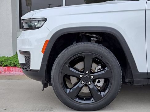 Used 2023 Jeep Grand Cherokee L Laredo RWD image 8