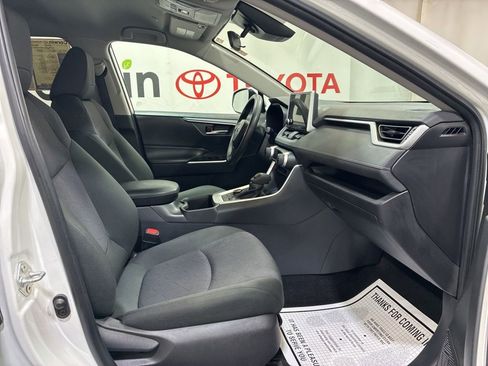 Used 2025 Toyota RAV4 XLE AWD/4WD image 12
