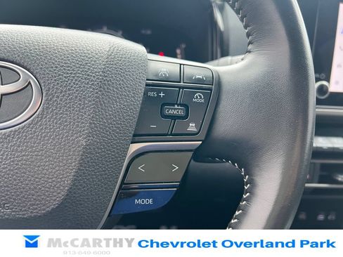 Used 2025 Toyota Camry SE FWD image 13