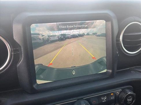 Used 2020 Jeep Gladiator Overland AWD/4WD image 15