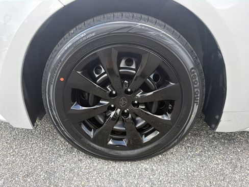 Used 2021 Toyota Corolla LE FWD image 20