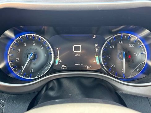 Used 2025 Chrysler Pacifica Select FWD image 15