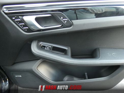 Used 2015 Porsche Macan S AWD/4WD image 31