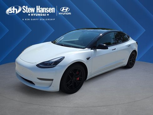 Used 2021 Tesla Model 3 Standard Range Plus RWD image 1