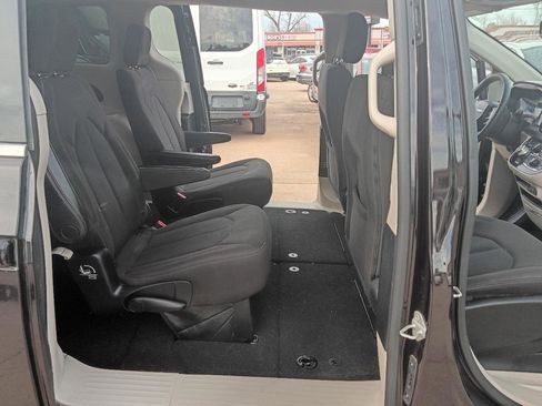 Used 2017 Chrysler Pacifica Touring w/ Tire & Wheel Group image 20