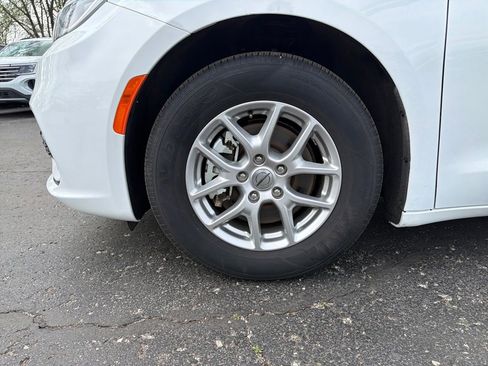 Used 2025 Chrysler Pacifica Select FWD image 30