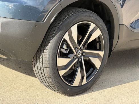 New 2026 Volvo XC40 B5 Ultra w/ Protection Package Premier image 9