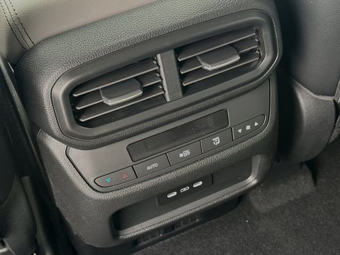Certified 2025 Honda Pilot Touring image 14