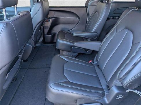 New 2026 Chrysler Pacifica Select image 13