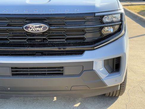 New 2025 Ford Expedition Active image 32