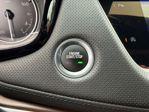 Certified 2022 Cadillac XT5 Premium Luxury image 28