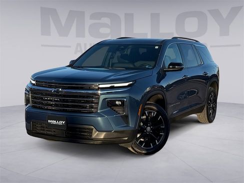 Used 2025 Chevrolet Traverse LT w/ Sun and Wheel Package image 1