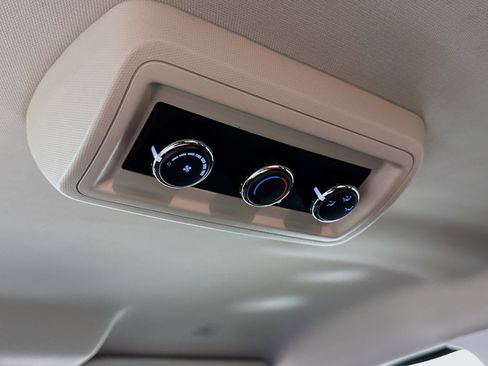 Used 2020 Dodge Journey SE w/ SE Popular Equipment Group image 28