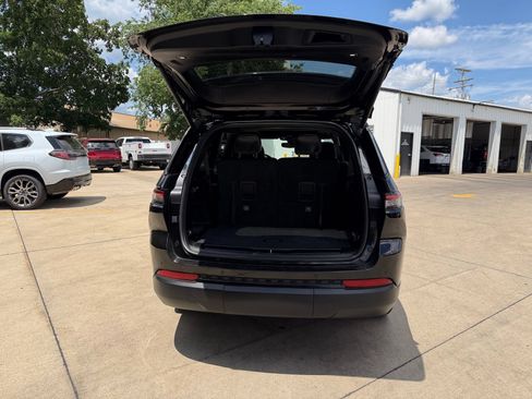 Used 2023 Jeep Grand Cherokee L Laredo AWD/4WD image 34