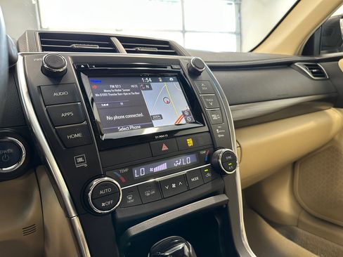 Used 2015 Toyota Camry XLE image 37