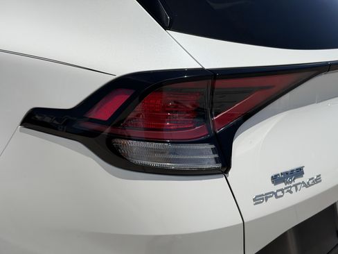 Certified 2023 Kia Sportage EX AWD/4WD image 9