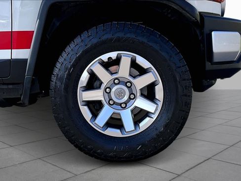 Used 2014 Toyota FJ Cruiser w/ Upgrade Package image 10