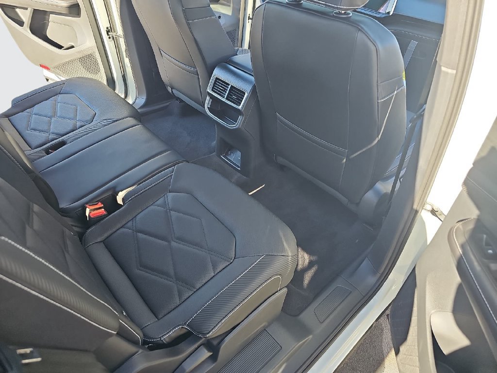 Used 2024 Volkswagen Atlas Cross Sport SE FWD image 11