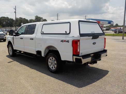 Used 2023 Ford F250 XLT AWD/4WD image 3