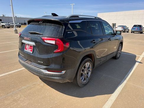 Used 2024 GMC Terrain SLT AWD/4WD image 4