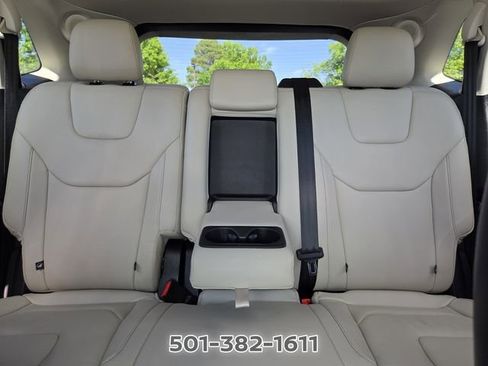 Used 2017 Ford Edge Titanium w/ Technology Package FWD image 11