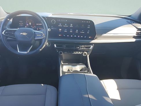 Used 2025 Chevrolet Traverse LT image 24