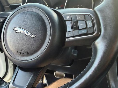 Used 2019 Jaguar F-PACE Premium AWD/4WD image 40