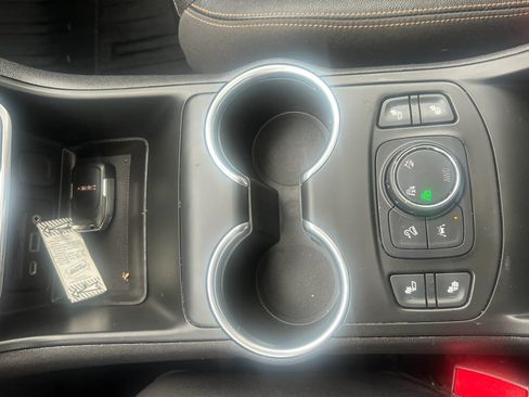 Used 2021 GMC Terrain SLT w/ Infotainment Package II AWD/4WD image 25