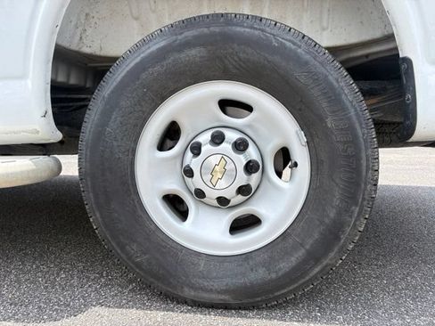 Used 2025 Chevrolet Express 2500 w/ Driver Convenience Package RWD image 17
