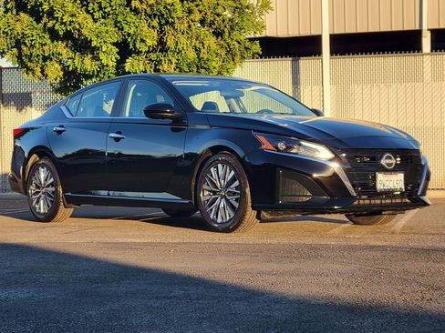 Used 2023 Nissan Altima 2.5 SV image 29