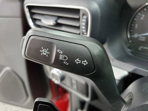 Used 2020 Ford Explorer XLT w/ Equipment Group 202A image 32