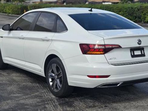 Used 2019 Volkswagen Jetta R-Line w/ R-Line Cold Weather Package image 4