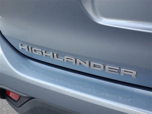 Used 2020 Toyota Highlander XLE image 6