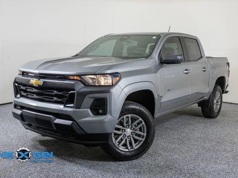 Used 2023 Chevrolet Colorado LT w/ LT Convenience Package AWD/4WD image 3