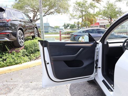 Used 2024 Tesla Model Y Long Range image 23