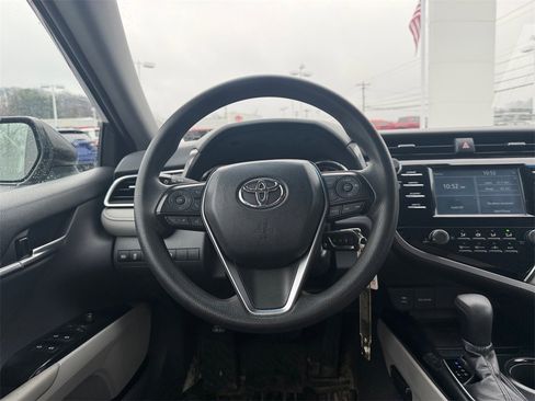 Used 2018 Toyota Camry LE image 15