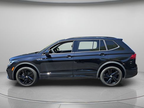Used 2023 Volkswagen Tiguan SE R-Line FWD image 2