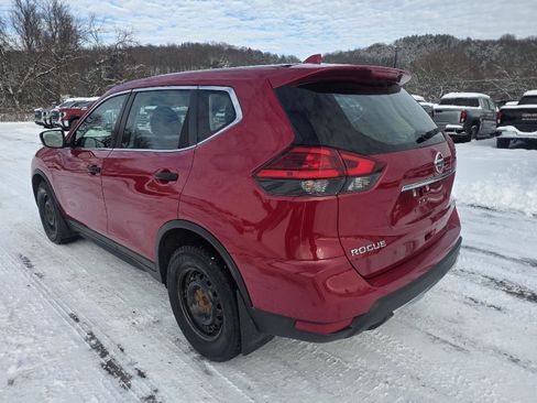 Used 2017 Nissan Rogue S image 11