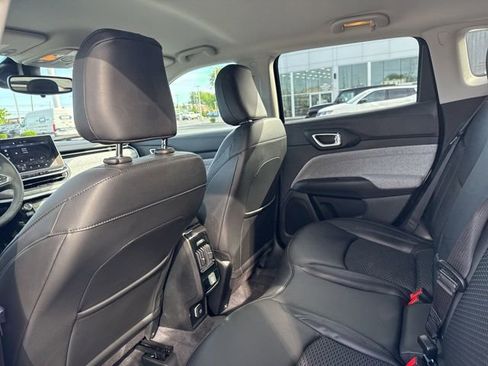 Used 2022 Jeep Compass Latitude AWD/4WD image 29