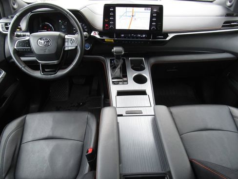 Used 2023 Toyota Sienna XSE w/ XSE Plus Package image 35