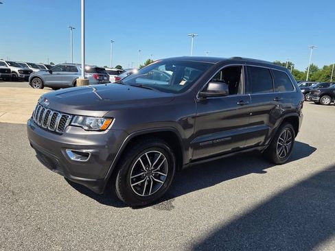 Used 2020 Jeep Grand Cherokee Laredo w/ Laredo X Package RWD image 3
