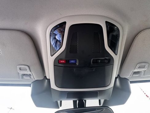 Used 2024 Subaru Outback Premium image 19