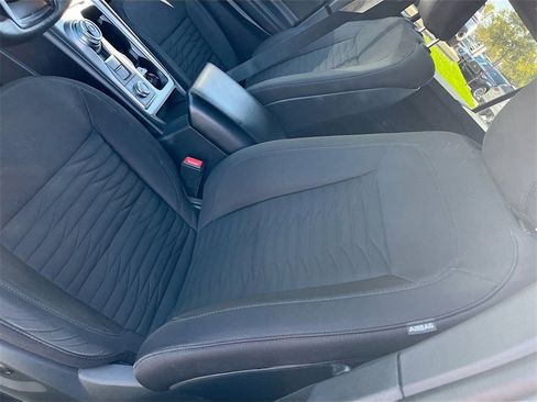 Used 2020 Ford Explorer XLT w/ Comfort Package image 18