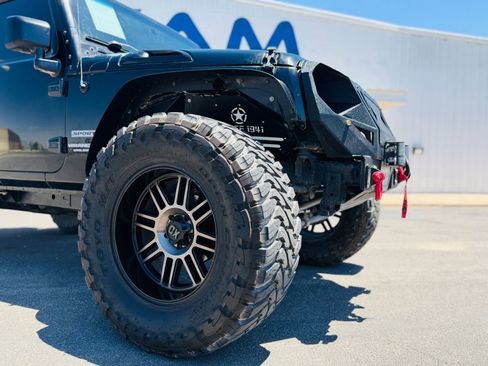Used 2017 Jeep Wrangler Unlimited Sport w/ Connectivity Group AWD/4WD image 2