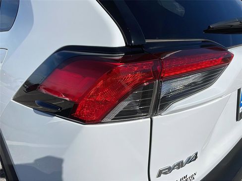 Used 2022 Toyota RAV4 XLE image 11
