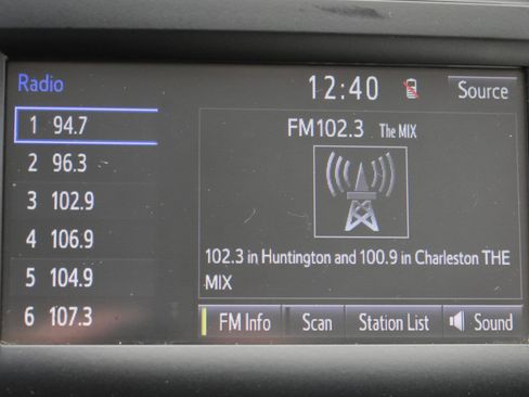 Used 2017 Toyota Camry SE image 26