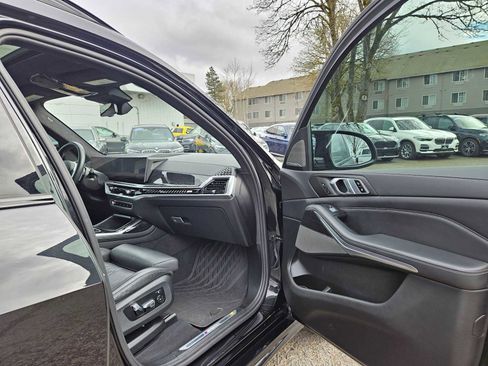 Used 2023 BMW X7 M60i w/ Climate Comfort Package image 20