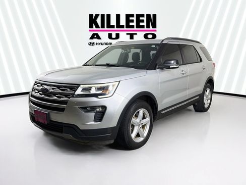 Used 2018 Ford Explorer XLT w/ Equipment Group 201A FWD image 3