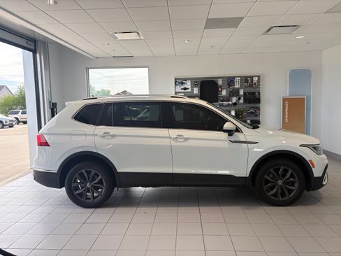 Used 2022 Volkswagen Tiguan SE AWD/4WD image 10