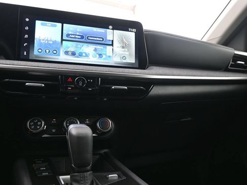 Certified 2025 Nissan Kicks SV FWD image 18